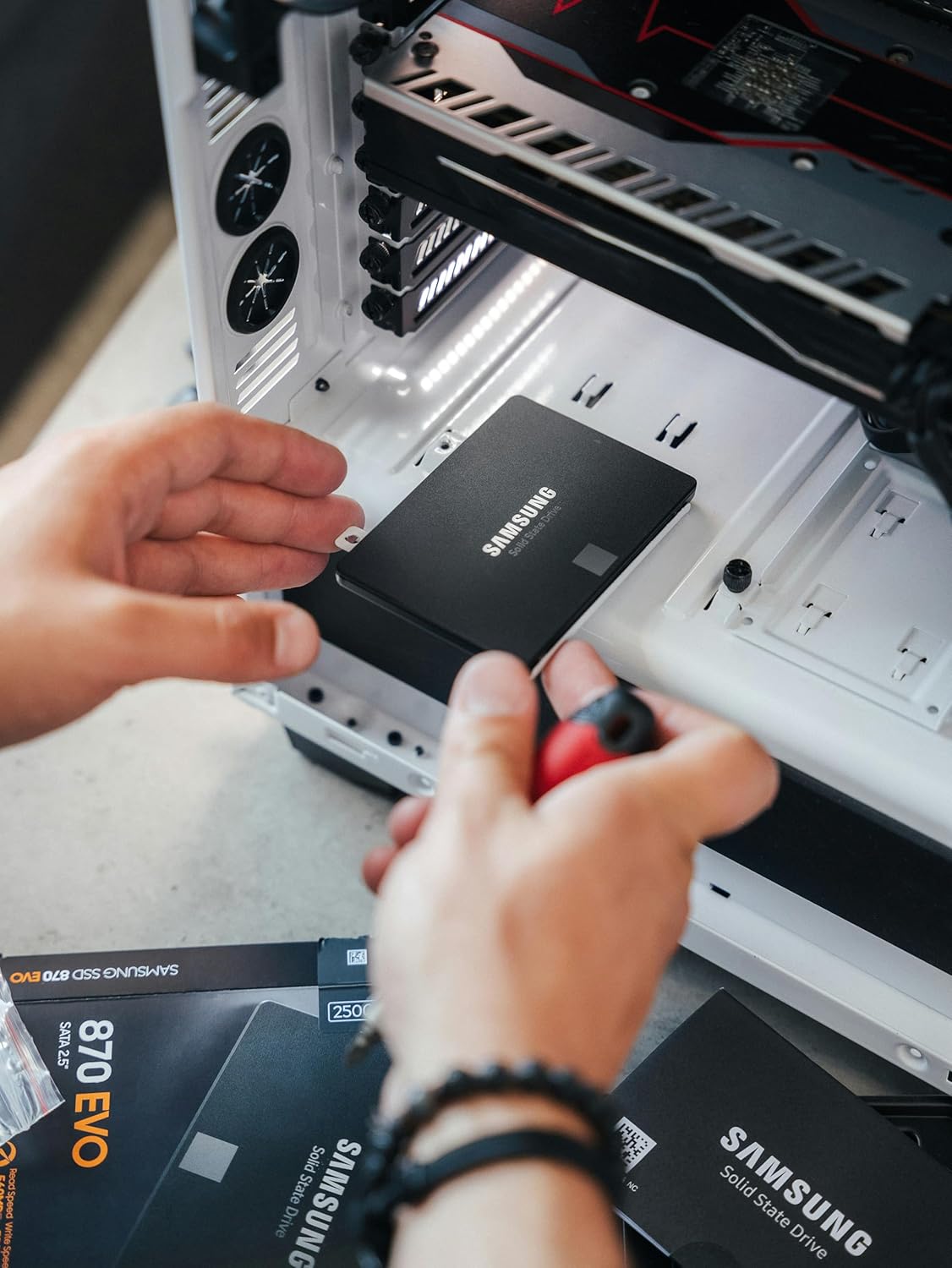 Samsung 870 EVO 1TB SSD – 2.5" SATA III Internal Solid State Drive