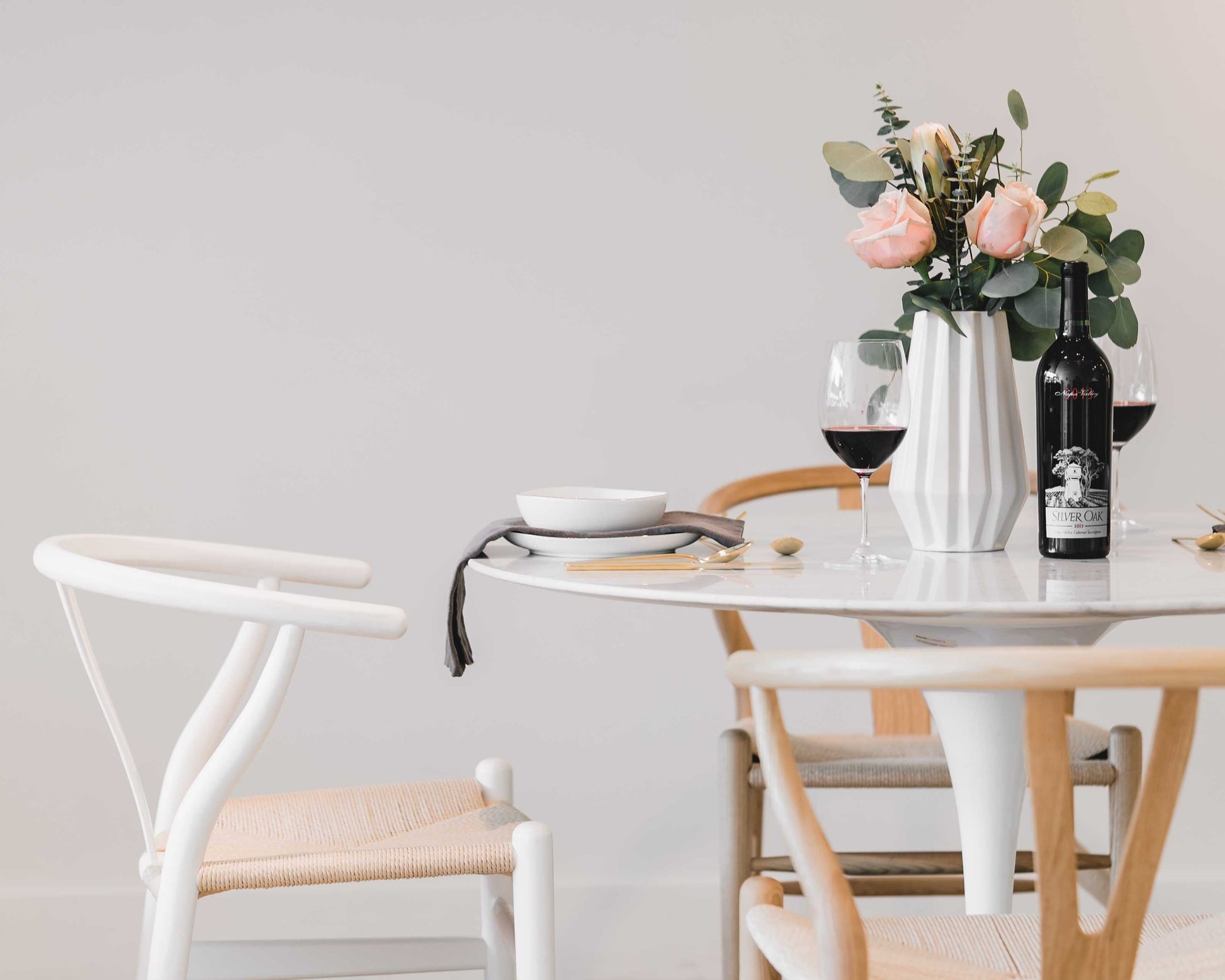 Tulip Table Round - Carrara